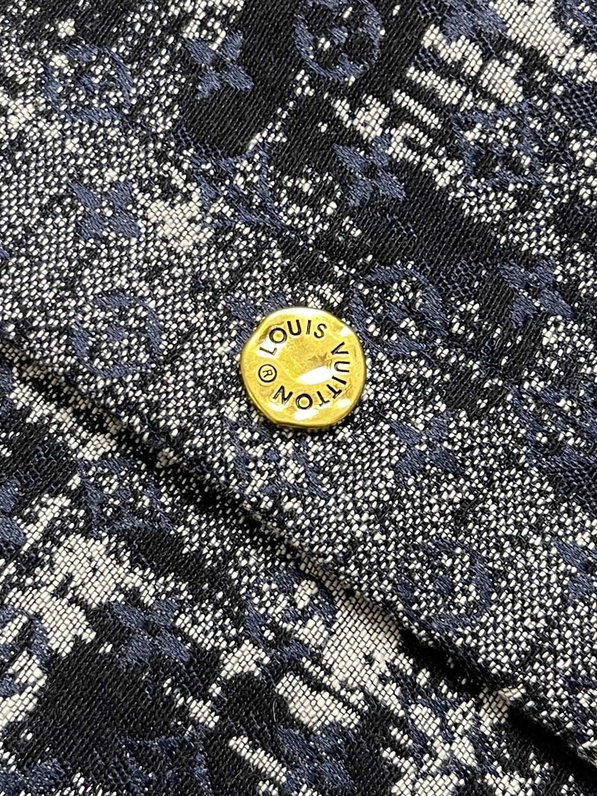 🛒🛒LV 2026ss联名绣线牛仔外套，本款滑板出自 Pharrell Wiliams 与 Nigo 联袂呈献的 202