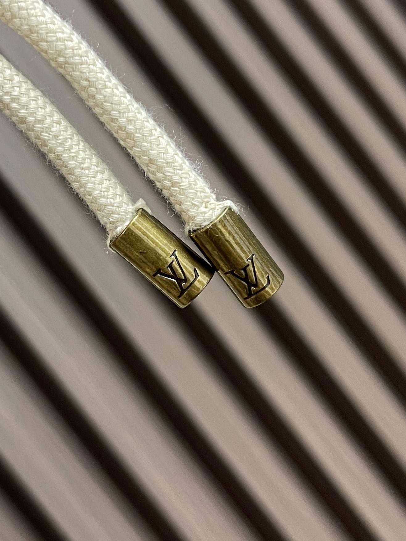 🛒🛒LV 2026FW字母花卉折线刺绣连帽牛仔外套，受日本传统启发的Monogram Sashiko刺绣赋予了手工口音，