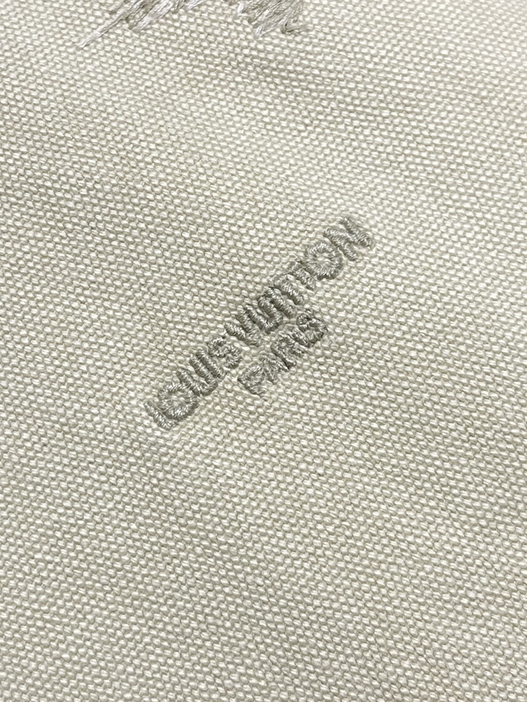 🛒🛒LV 2026FW字母花卉折线刺绣连帽牛仔外套，受日本传统启发的Monogram Sashiko刺绣赋予了手工口音，