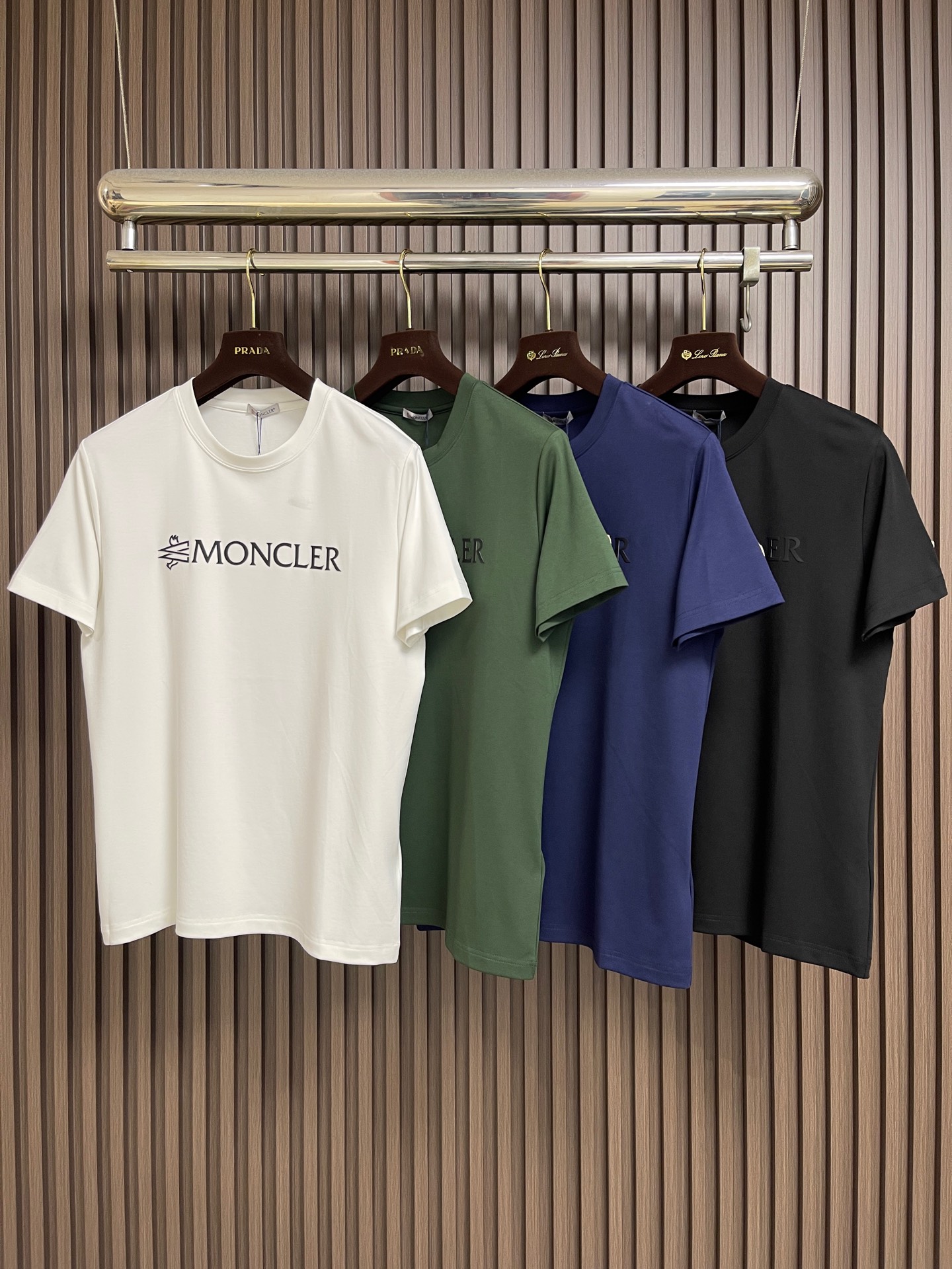 🛒🛒MONCLER 2026ss春夏新款短袖T恤，面料采用新疆长绒棉，纤维长度和强度远超普通棉，面料抗起球、抗拉伸，且透