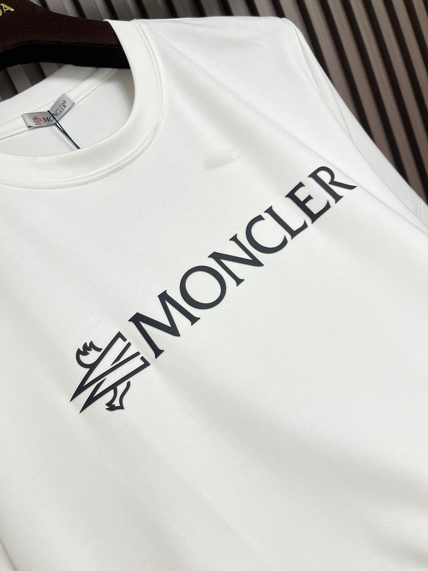 🛒🛒MONCLER 2026ss春夏新款短袖T恤，面料采用新疆长绒棉，纤维长度和强度远超普通棉，面料抗起球、抗拉伸，且透