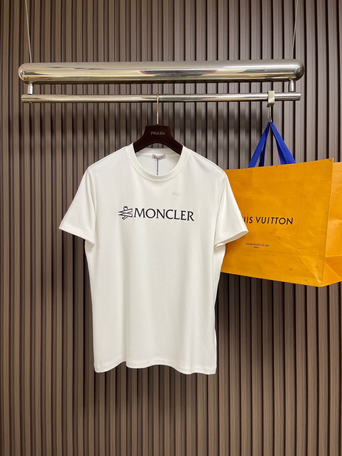 🛒🛒MONCLER 2026ss春夏新款短袖T恤，面料采用新疆长绒棉，纤维长度和强度远超普通棉，面料抗起球、抗拉伸，且透