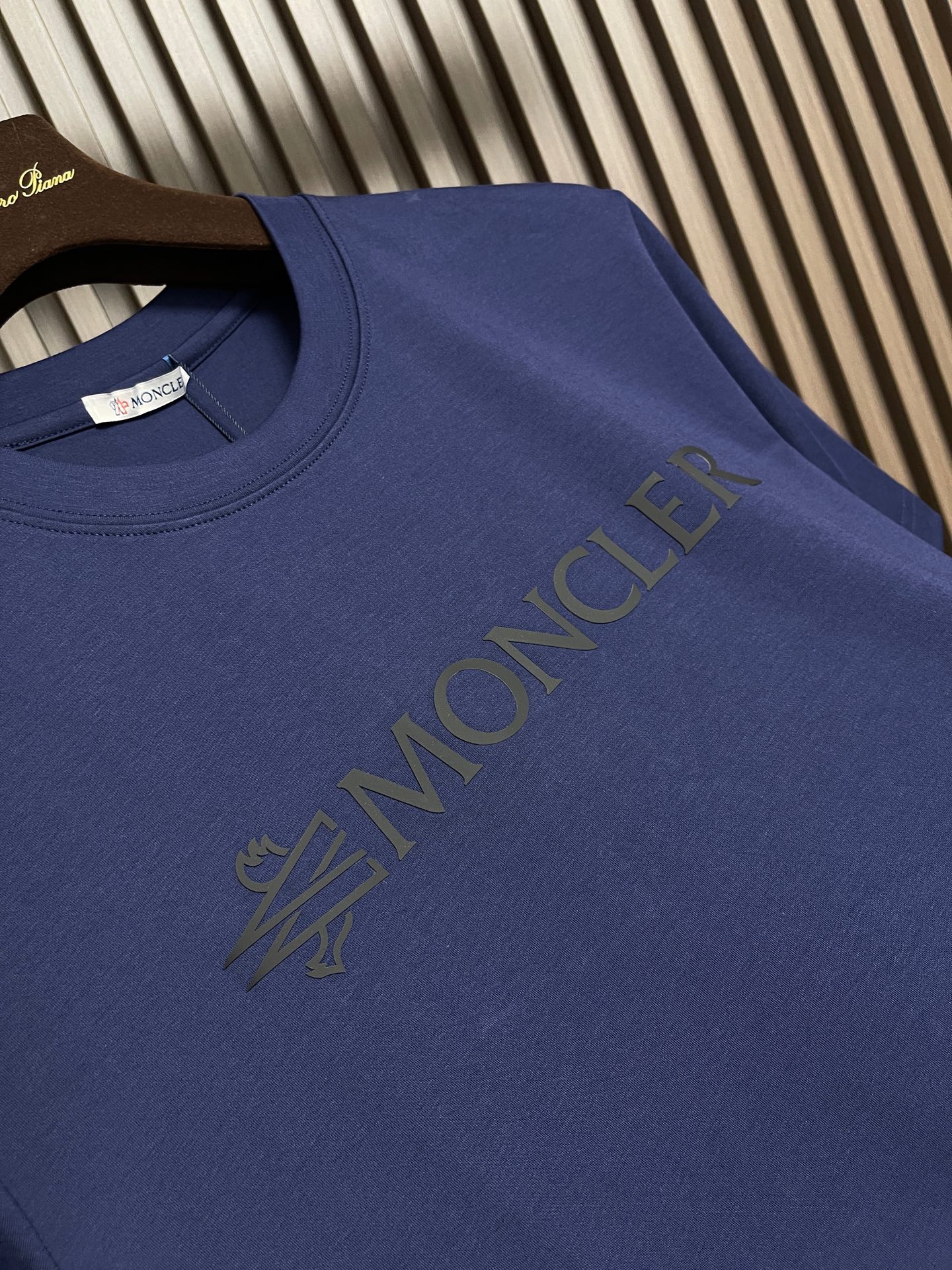 🛒🛒MONCLER 2026ss春夏新款短袖T恤，面料采用新疆长绒棉，纤维长度和强度远超普通棉，面料抗起球、抗拉伸，且透