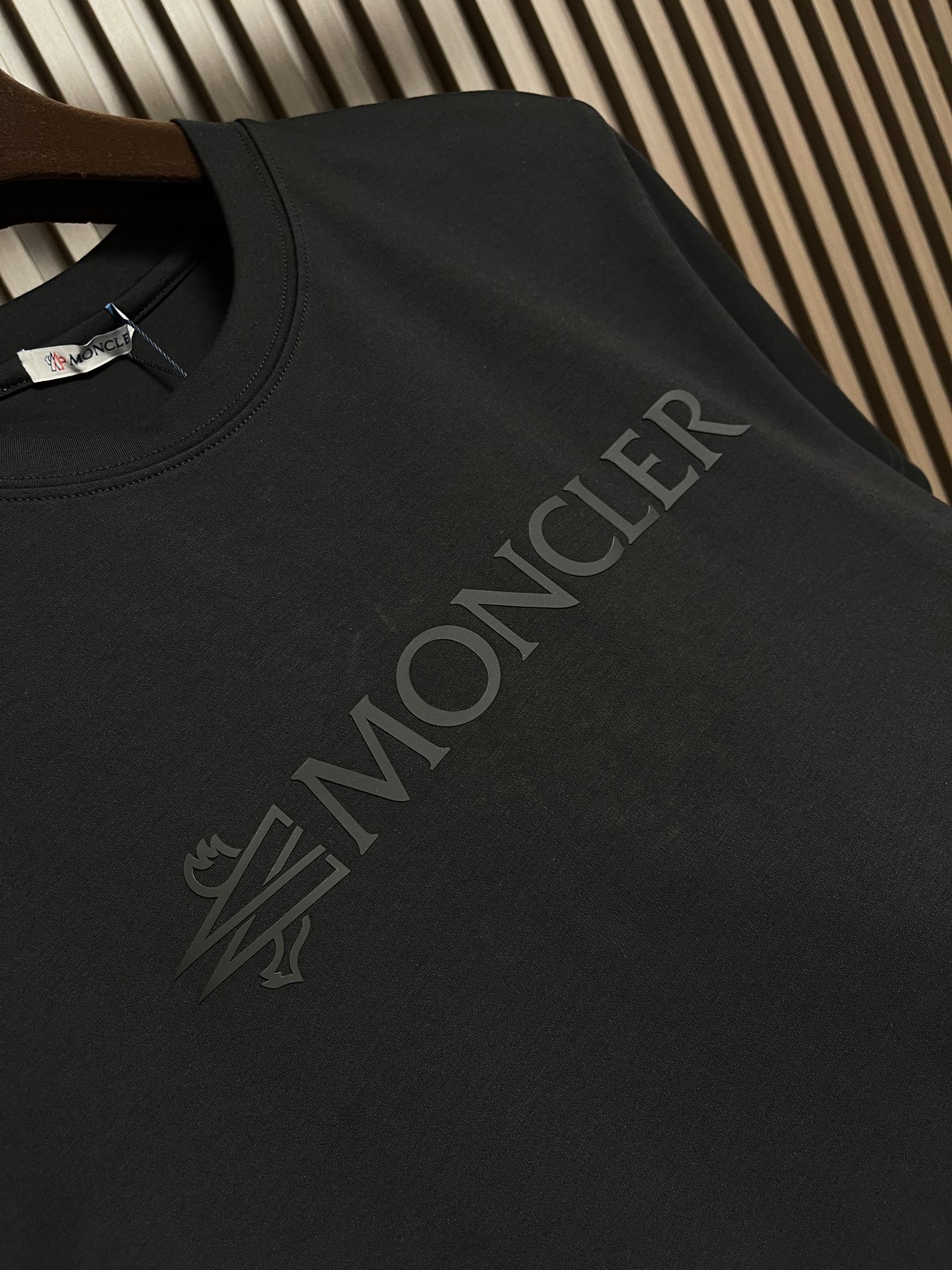 🛒🛒MONCLER 2026ss春夏新款短袖T恤,面料采用新疆长绒棉,纤维长度和强度远超普通棉,面料抗起球、抗拉伸,且透 🛒🛒MONCLER 2026ss春夏新款短袖T恤,面料采用新疆长绒棉,纤维长度和强度远超普通棉,面料抗起球、抗拉伸,且透