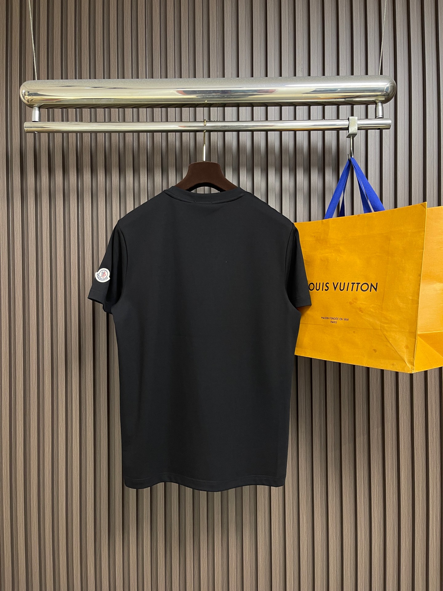 🛒🛒MONCLER 2026ss春夏新款短袖T恤,面料采用新疆长绒棉,纤维长度和强度远超普通棉,面料抗起球、抗拉伸,且透 🛒🛒MONCLER 2026ss春夏新款短袖T恤,面料采用新疆长绒棉,纤维长度和强度远超普通棉,面料抗起球、抗拉伸,且透