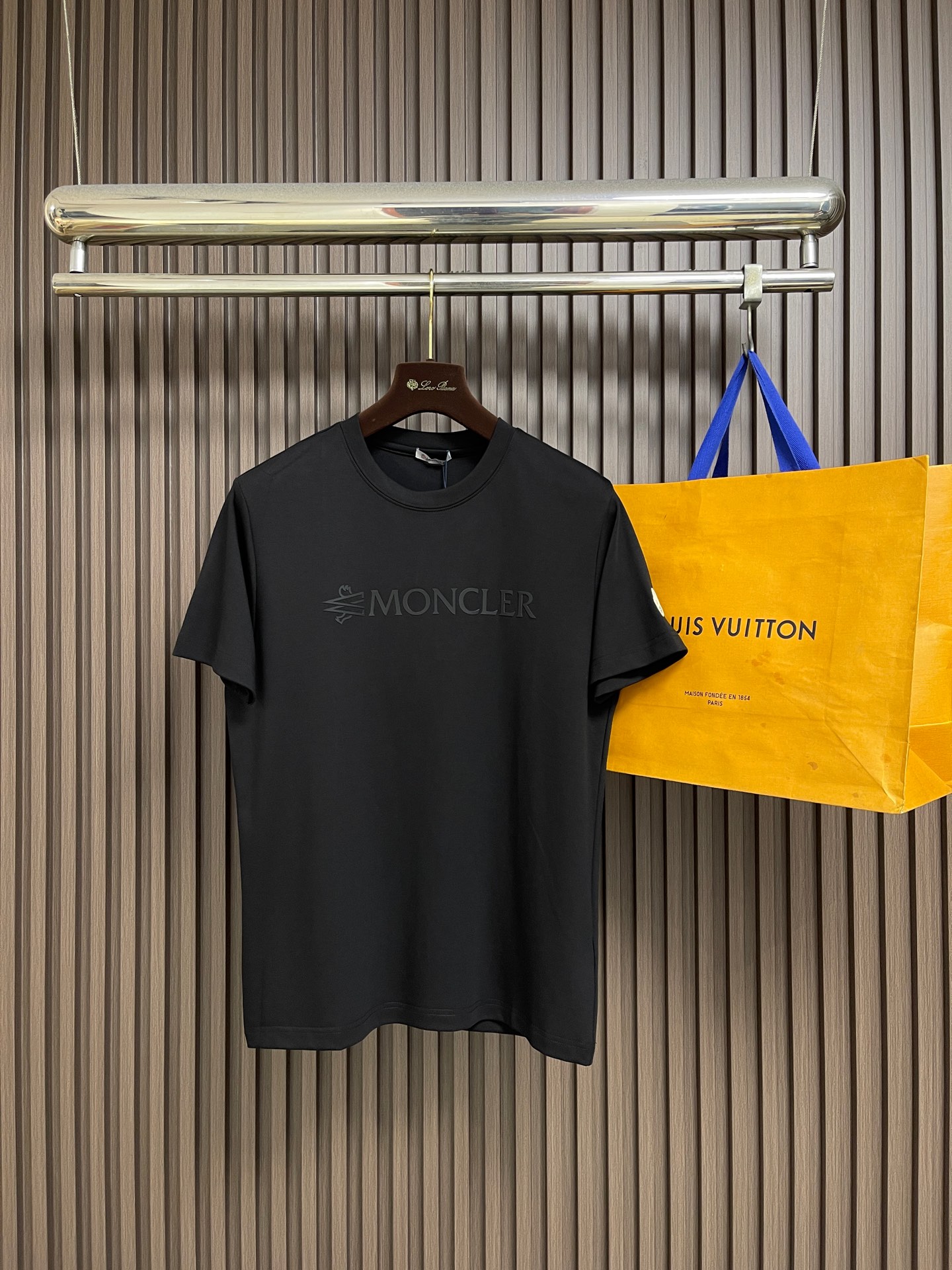 🛒🛒MONCLER 2026ss春夏新款短袖T恤，面料采用新疆长绒棉，纤维长度和强度远超普通棉，面料抗起球、抗拉伸，且透