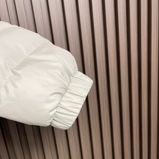 🛒🛒Prada 2026SS早秋新款珩缝立领夹棉外套,高端大气上档次,设计时尚简约,原版进口五金纽扣袋,原版面料,保暖有 🛒🛒Prada 2026SS早秋新款珩缝立领夹棉外套,高端大气上档次,设计时尚简约,原版进口五金纽扣袋,原版面料,保暖有