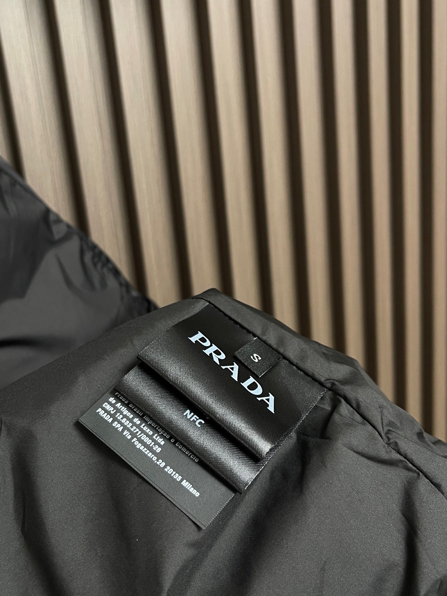 🛒🛒Prada 2026SS早秋新款珩缝立领夹棉外套，高端大气上档次，设计时尚简约，原版进口五金纽扣袋，原版面料，保暖有