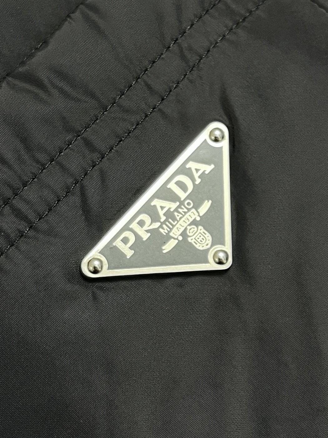 🛒🛒Prada 2026SS早秋新款珩缝立领夹棉外套，高端大气上档次，设计时尚简约，原版进口五金纽扣袋，原版面料，保暖有