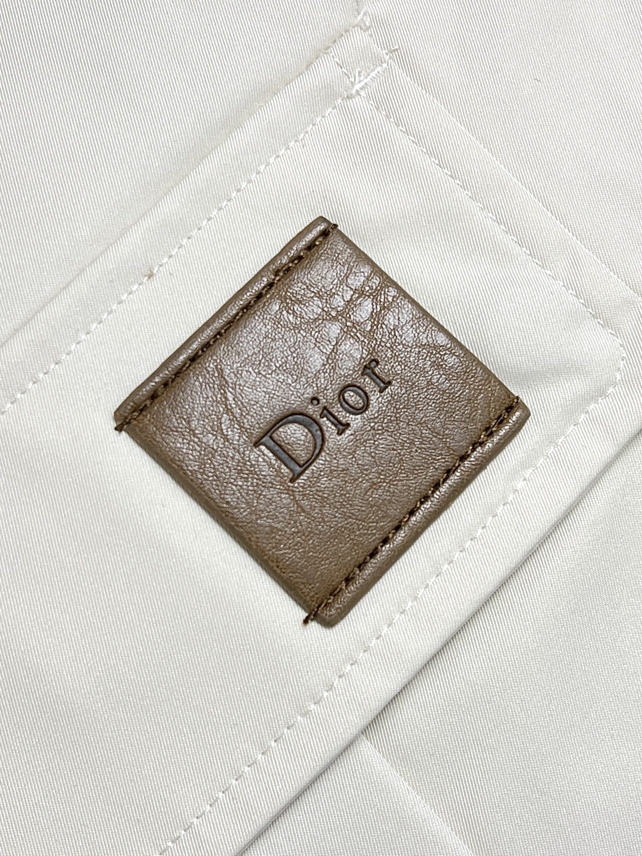 🛒🛒Dior 工装风双向拉链夹克外套,这款拉链工装重塑复古工装美学,甄选混纺面料打造柔和哑光质感,提供米白、纯黑双色选择 🛒🛒Dior 工装风双向拉链夹克外套,这款拉链工装重塑复古工装美学,甄选混纺面料打造柔和哑光质感,提供米白、纯黑双色选择