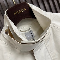 🛒🛒Dior 工装风双向拉链夹克外套,这款拉链工装重塑复古工装美学,甄选混纺面料打造柔和哑光质感,提供米白、纯黑双色选择 🛒🛒Dior 工装风双向拉链夹克外套,这款拉链工装重塑复古工装美学,甄选混纺面料打造柔和哑光质感,提供米白、纯黑双色选择