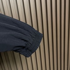 🛒🛒Balenciaga 刺绣抓绒双面夹克外套,面料采用原版一致双面结构,一面为100%锦纶梭织面料,经酵洗与定型工艺处 🛒🛒Balenciaga 刺绣抓绒双面夹克外套,面料采用原版一致双面结构,一面为100%锦纶梭织面料,经酵洗与定型工艺处