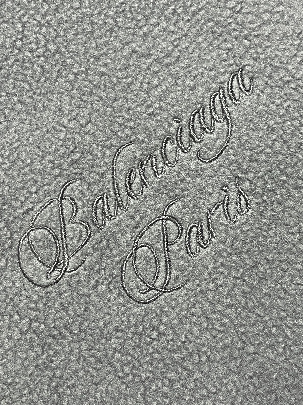🛒🛒Balenciaga 刺绣抓绒双面夹克外套,面料采用原版一致双面结构,一面为100%锦纶梭织面料,经酵洗与定型工艺处 🛒🛒Balenciaga 刺绣抓绒双面夹克外套,面料采用原版一致双面结构,一面为100%锦纶梭织面料,经酵洗与定型工艺处