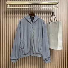 🛒🛒Balenciaga 刺绣抓绒双面夹克外套,面料采用原版一致双面结构,一面为100%锦纶梭织面料,经酵洗与定型工艺处 🛒🛒Balenciaga 刺绣抓绒双面夹克外套,面料采用原版一致双面结构,一面为100%锦纶梭织面料,经酵洗与定型工艺处