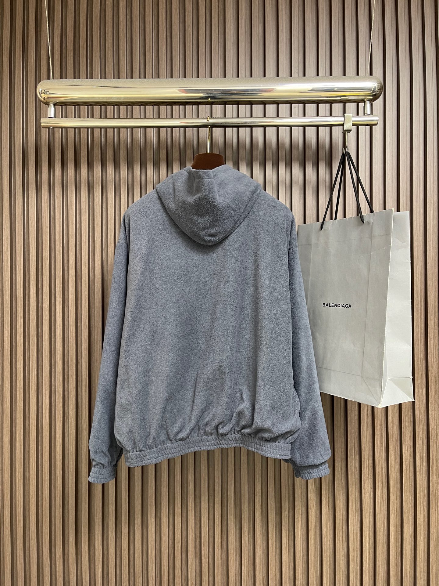 🛒🛒Balenciaga 刺绣抓绒双面夹克外套,面料采用原版一致双面结构,一面为100%锦纶梭织面料,经酵洗与定型工艺处 🛒🛒Balenciaga 刺绣抓绒双面夹克外套,面料采用原版一致双面结构,一面为100%锦纶梭织面料,经酵洗与定型工艺处