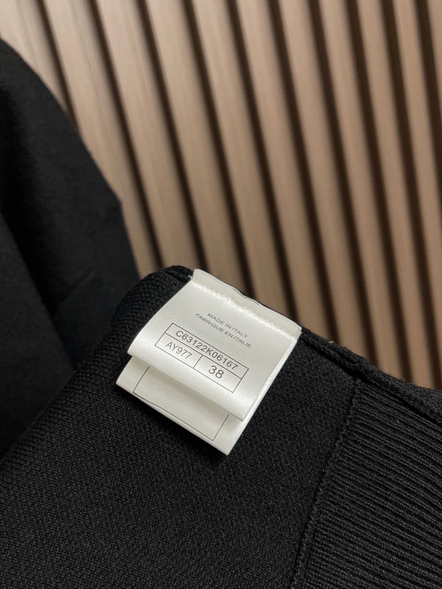 🛒🛒CHANEL 2026ss新款半拉链立领针织衫毛衣，是秋冬衣橱里的“低调奢华天花板” 经典的黑色能轻松拿捏毫不费力的