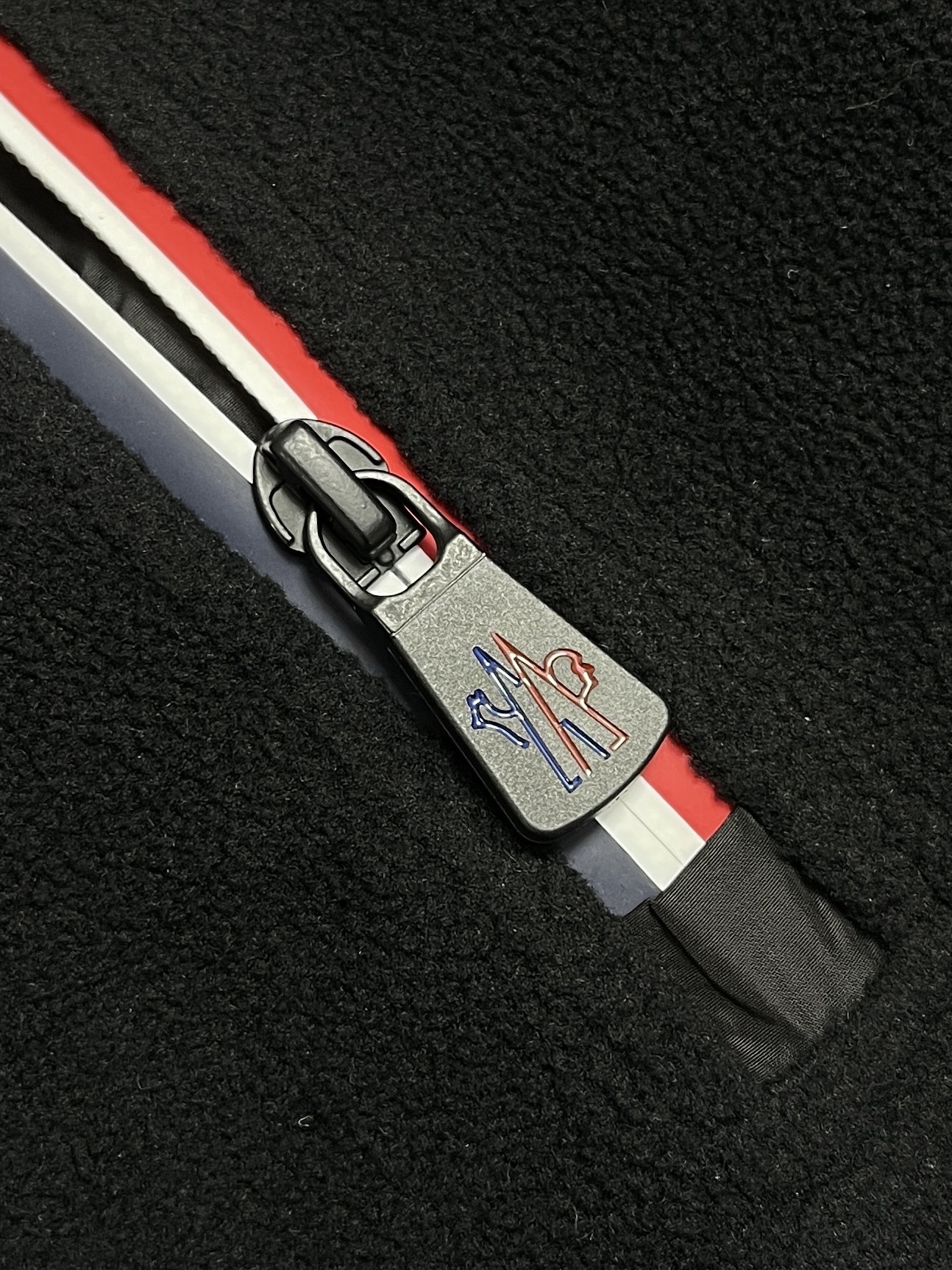 🛒🛒MONCLER 2026SS秋冬新款摇粒绒立领拉链外套，五金辅料全品相订单，秋季实穿性很高的一款，合体的剪裁密度高挺