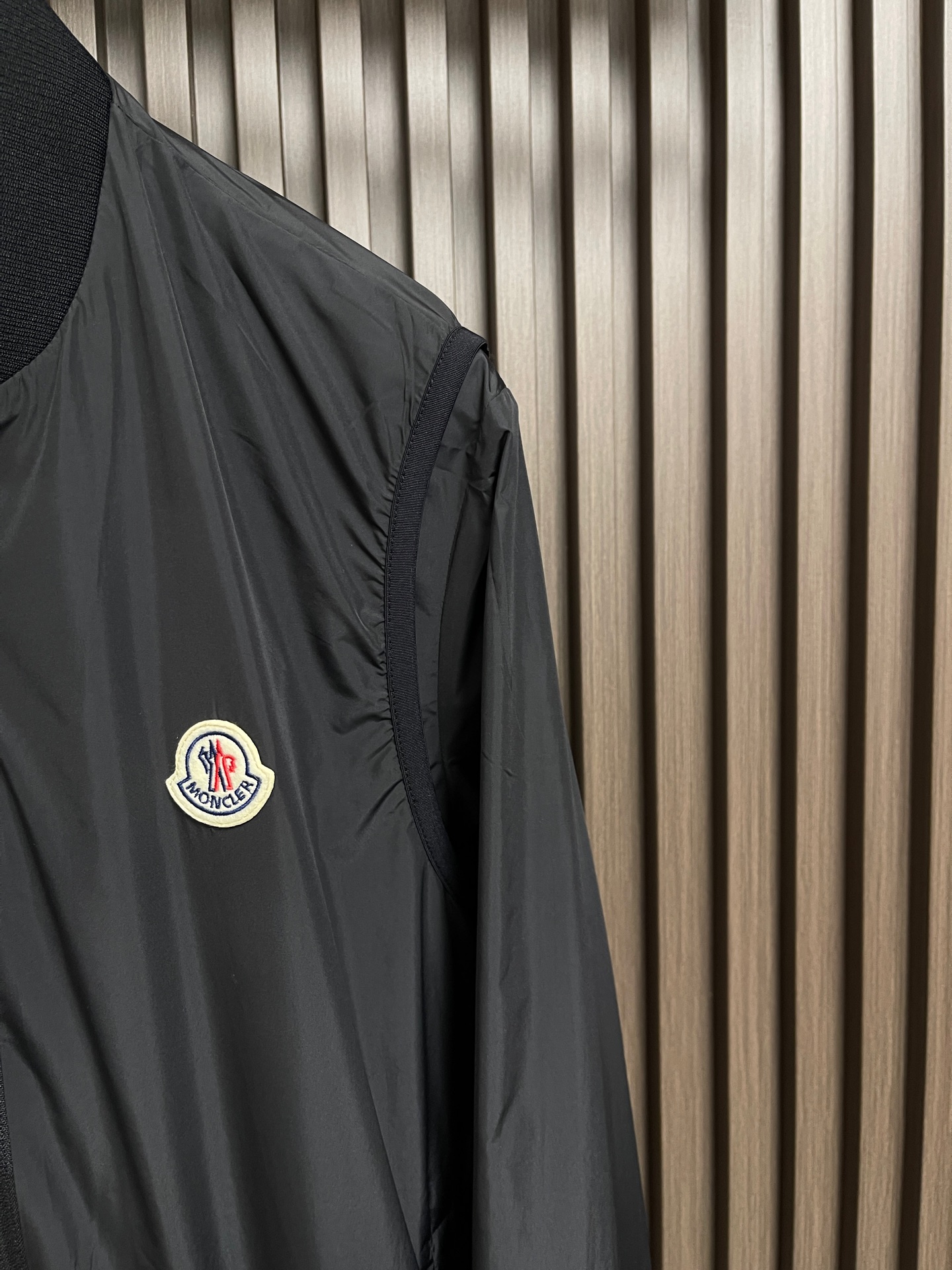 🛒🛒Moncler 三合一可拆卸夹克外套,主体与可拆卸均选用100%聚酯纤维面料,经过精密平纹织造与后整理工艺,布面平滑 🛒🛒Moncler 三合一可拆卸夹克外套,主体与可拆卸均选用100%聚酯纤维面料,经过精密平纹织造与后整理工艺,布面平滑