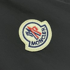 🛒🛒Moncler 三合一可拆卸夹克外套,主体与可拆卸均选用100%聚酯纤维面料,经过精密平纹织造与后整理工艺,布面平滑 🛒🛒Moncler 三合一可拆卸夹克外套,主体与可拆卸均选用100%聚酯纤维面料,经过精密平纹织造与后整理工艺,布面平滑