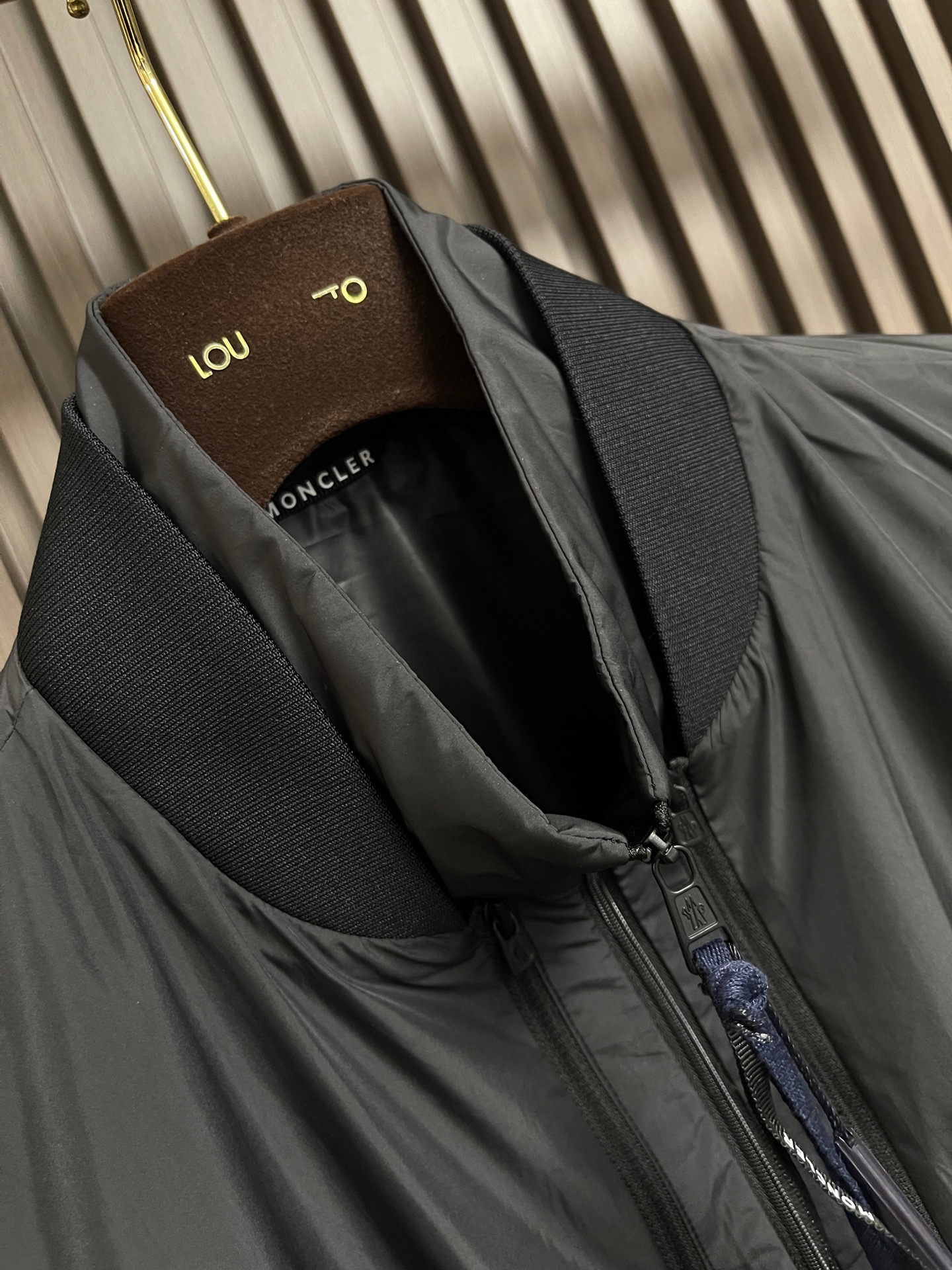 🛒🛒Moncler 三合一可拆卸夹克外套,主体与可拆卸均选用100%聚酯纤维面料,经过精密平纹织造与后整理工艺,布面平滑 🛒🛒Moncler 三合一可拆卸夹克外套,主体与可拆卸均选用100%聚酯纤维面料,经过精密平纹织造与后整理工艺,布面平滑