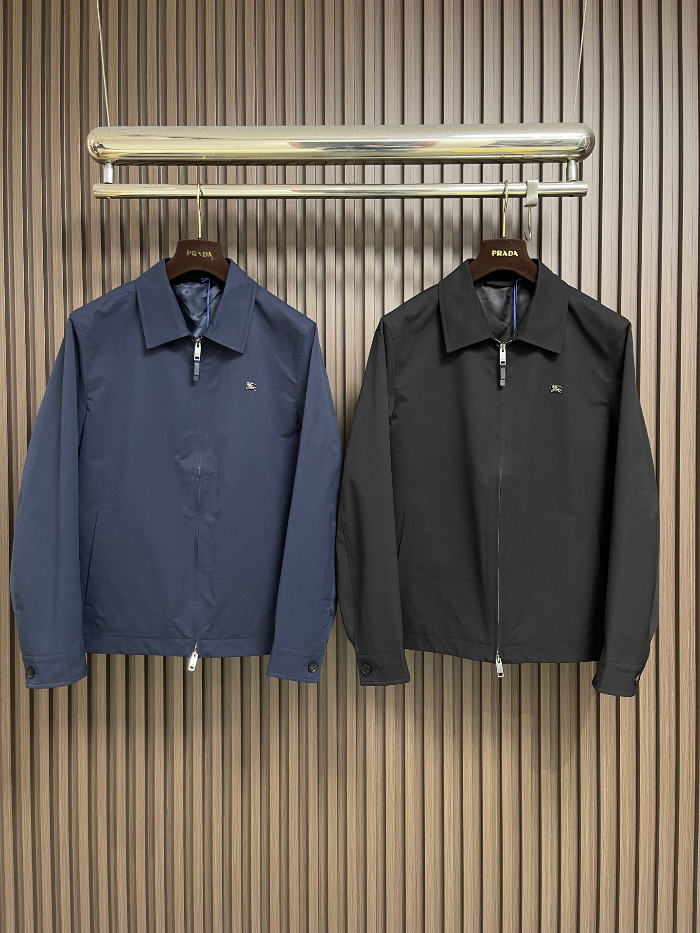 🛒🛒Burberry 金属徽标Bloomsbury夹克外套,羊毛人棉混纺西装面料310克,定制铜氨提花里布,复合50D衬 🛒🛒Burberry 金属徽标Bloomsbury夹克外套,羊毛人棉混纺西装面料310克,定制铜氨提花里布,复合50D衬