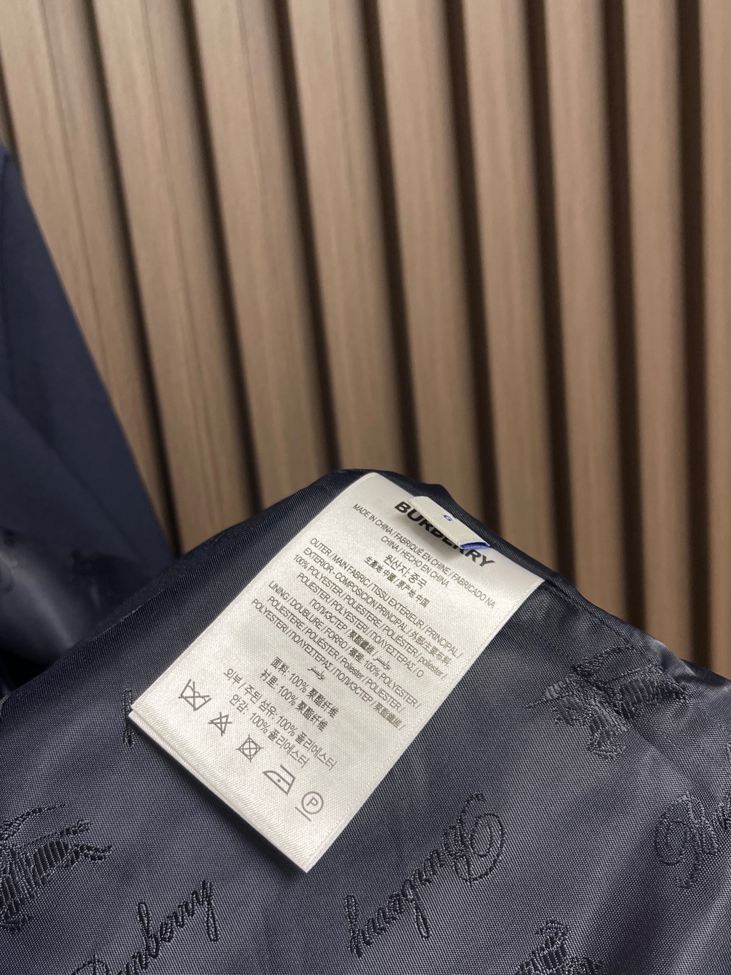 🛒🛒Burberry 金属徽标Bloomsbury夹克外套,羊毛人棉混纺西装面料310克,定制铜氨提花里布,复合50D衬 🛒🛒Burberry 金属徽标Bloomsbury夹克外套,羊毛人棉混纺西装面料310克,定制铜氨提花里布,复合50D衬