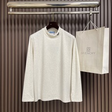 🛒🛒PRADA 三角标高领长袖T恤,传统简约魅力与运动格调于此交汇。修身轮廓结合高圆领设计,以标志性三角形徽标点睛, 🛒🛒PRADA 三角标高领长袖T恤,传统简约魅力与运动格调于此交汇。修身轮廓结合高圆领设计,以标志性三角形徽标点睛,