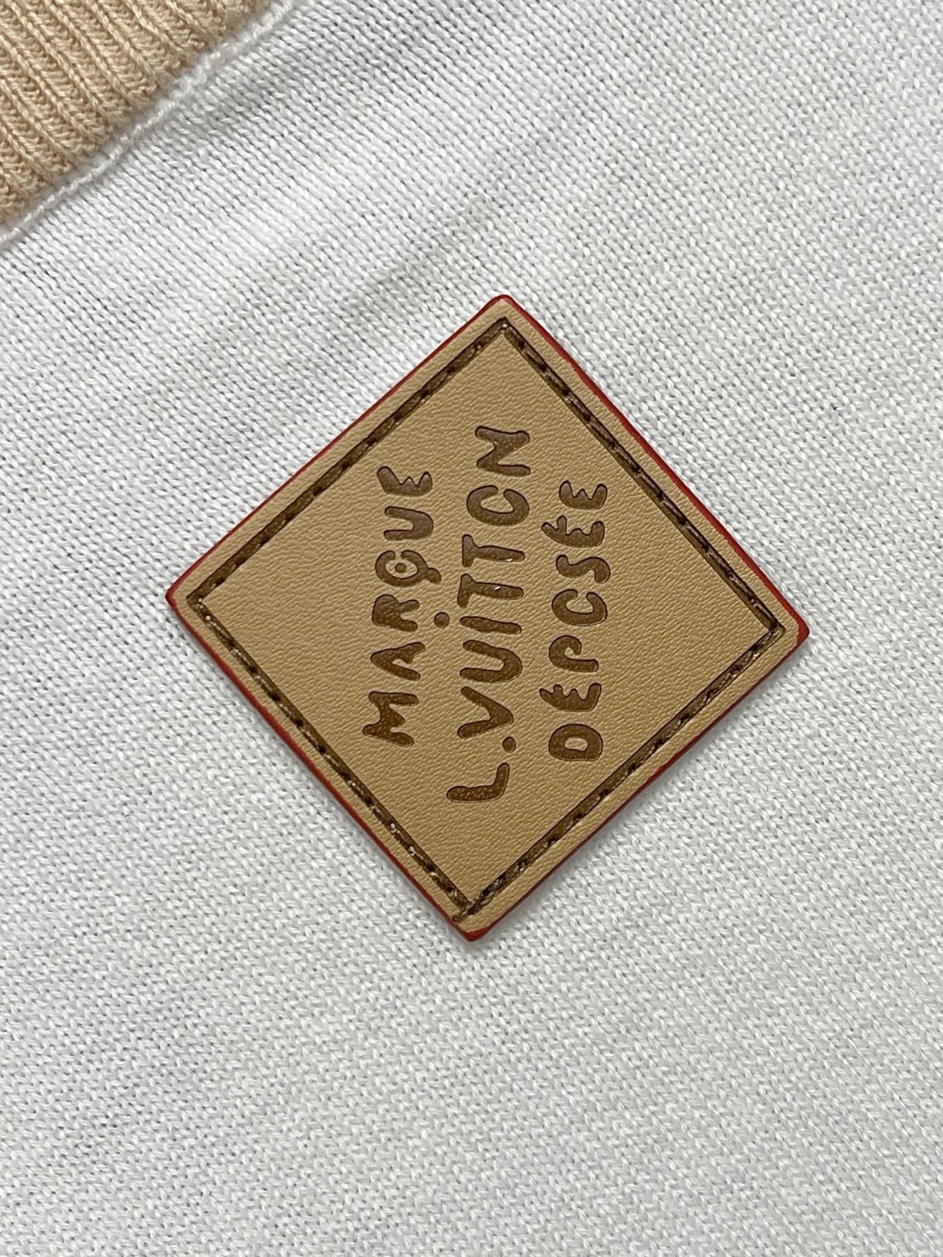 🛒🛒LV 2026SS字母提花口袋拼色针织衫短袖T恤，拼接不同深浅  肌理的色块错落组合，多处嵌入立体提花的Monogr