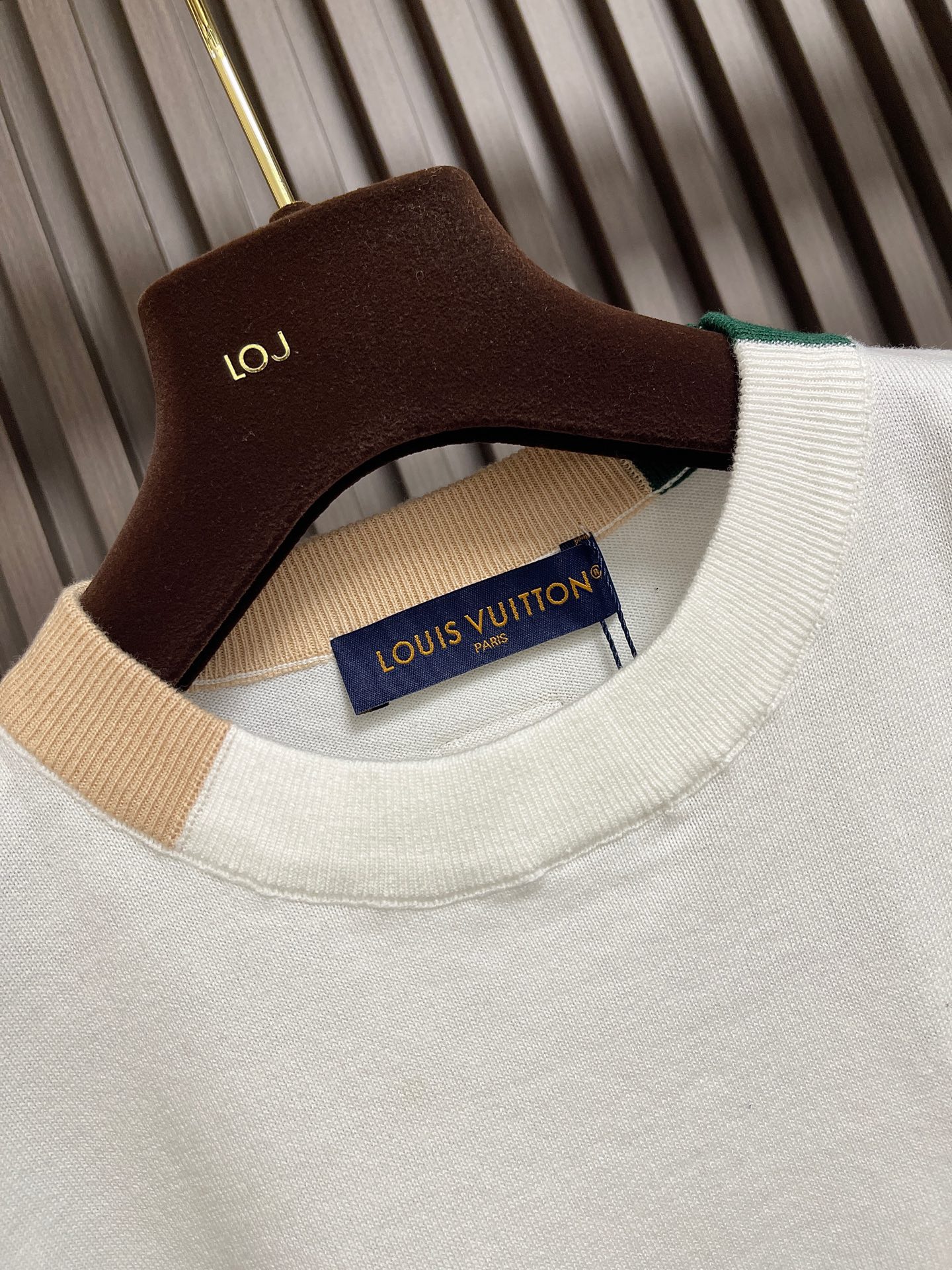 🛒🛒LV 2026SS字母提花口袋拼色针织衫短袖T恤，拼接不同深浅  肌理的色块错落组合，多处嵌入立体提花的Monogr