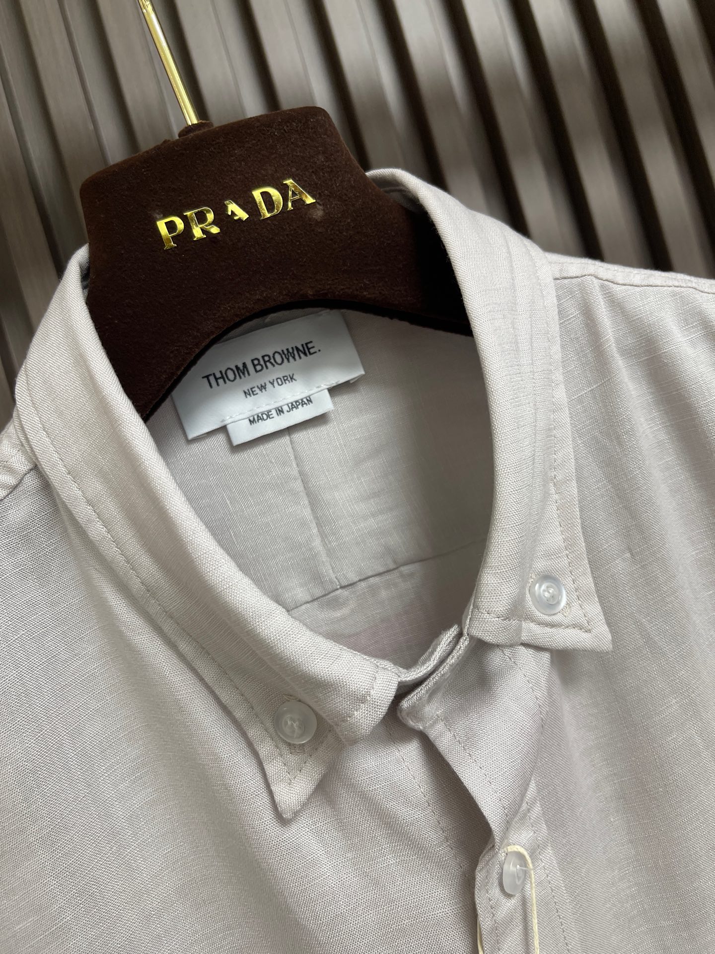 🛒🛒Thom browne TB 新品休闲长袖衬衫 进口原版科技面料，柔软舒适，上身舒适透气，独特设计风格，无论是单穿还