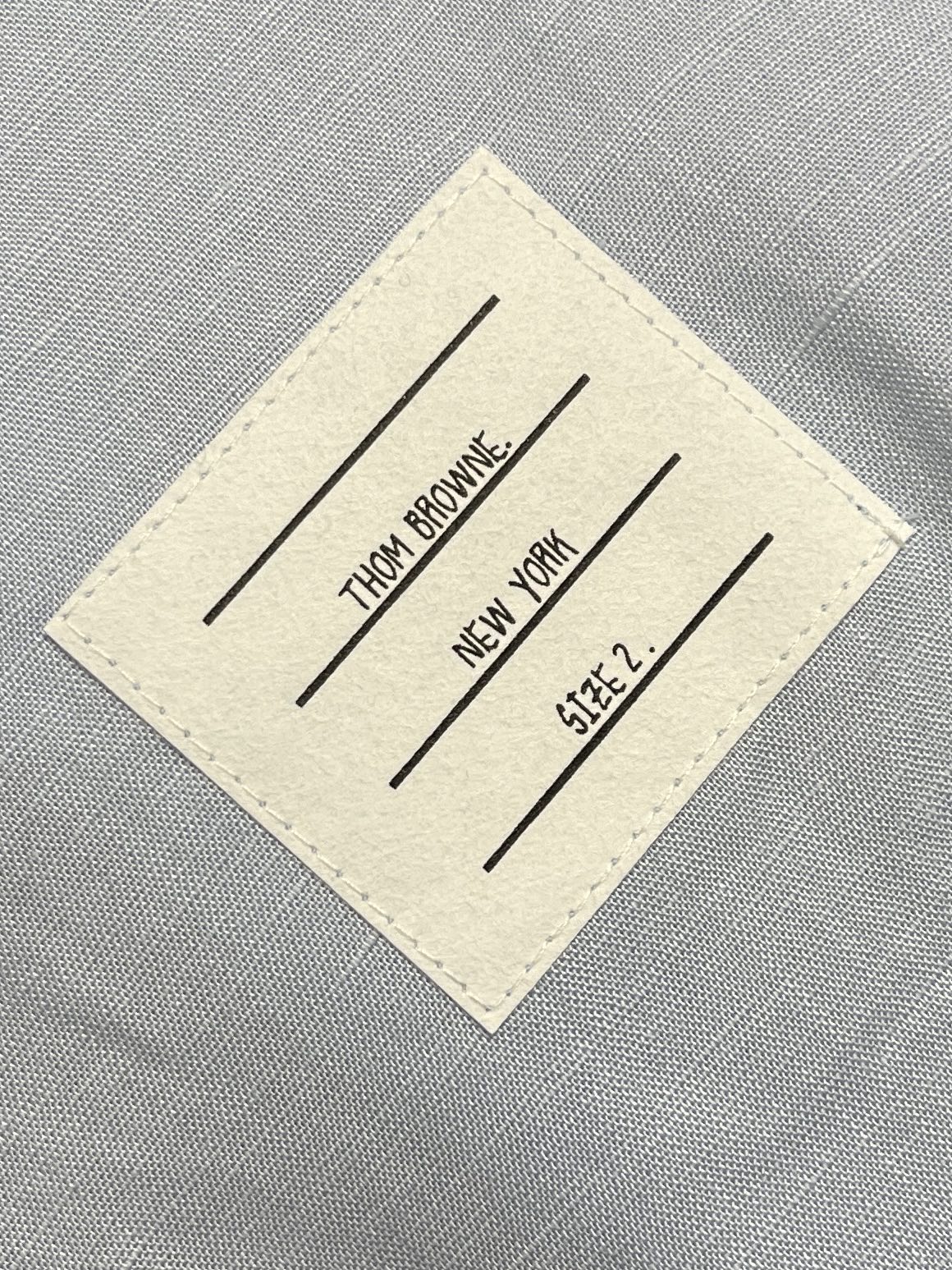 🛒🛒Thom browne TB 新品休闲长袖衬衫 进口原版科技面料，柔软舒适，上身舒适透气，独特设计风格，无论是单穿还