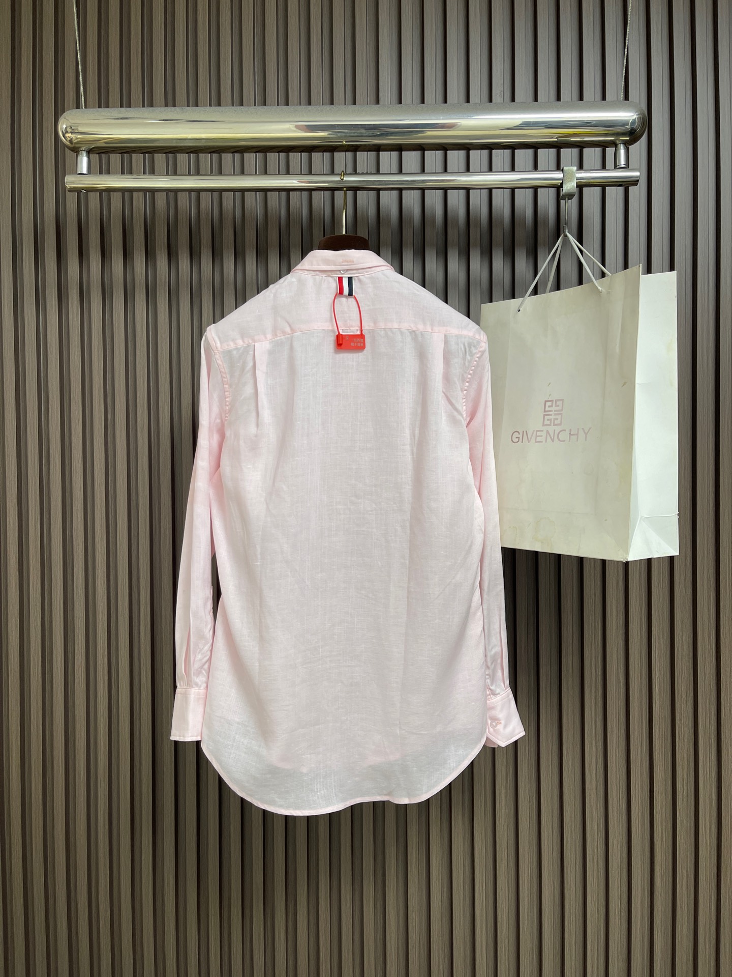 🛒🛒Thom browne TB 新品休闲长袖衬衫 进口原版科技面料，柔软舒适，上身舒适透气，独特设计风格，无论是单穿还