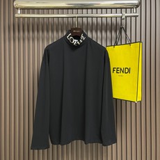🛒🛒Loewe 字母印花高领打底衫长袖T恤,100%纯棉面料,布面肌理细腻平滑 领口字母运用胶印工艺,先经由网版将胶浆均 🛒🛒Loewe 字母印花高领打底衫长袖T恤,100%纯棉面料,布面肌理细腻平滑 领口字母运用胶印工艺,先经由网版将胶浆均