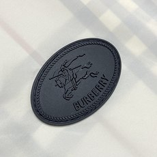 🛒🛒Burberry 双面穿格纹连帽外套,两面分别采用100%聚酯纤维格纹面料、100%聚酰胺纯色面料,两种面料均采用高 🛒🛒Burberry 双面穿格纹连帽外套,两面分别采用100%聚酯纤维格纹面料、100%聚酰胺纯色面料,两种面料均采用高
