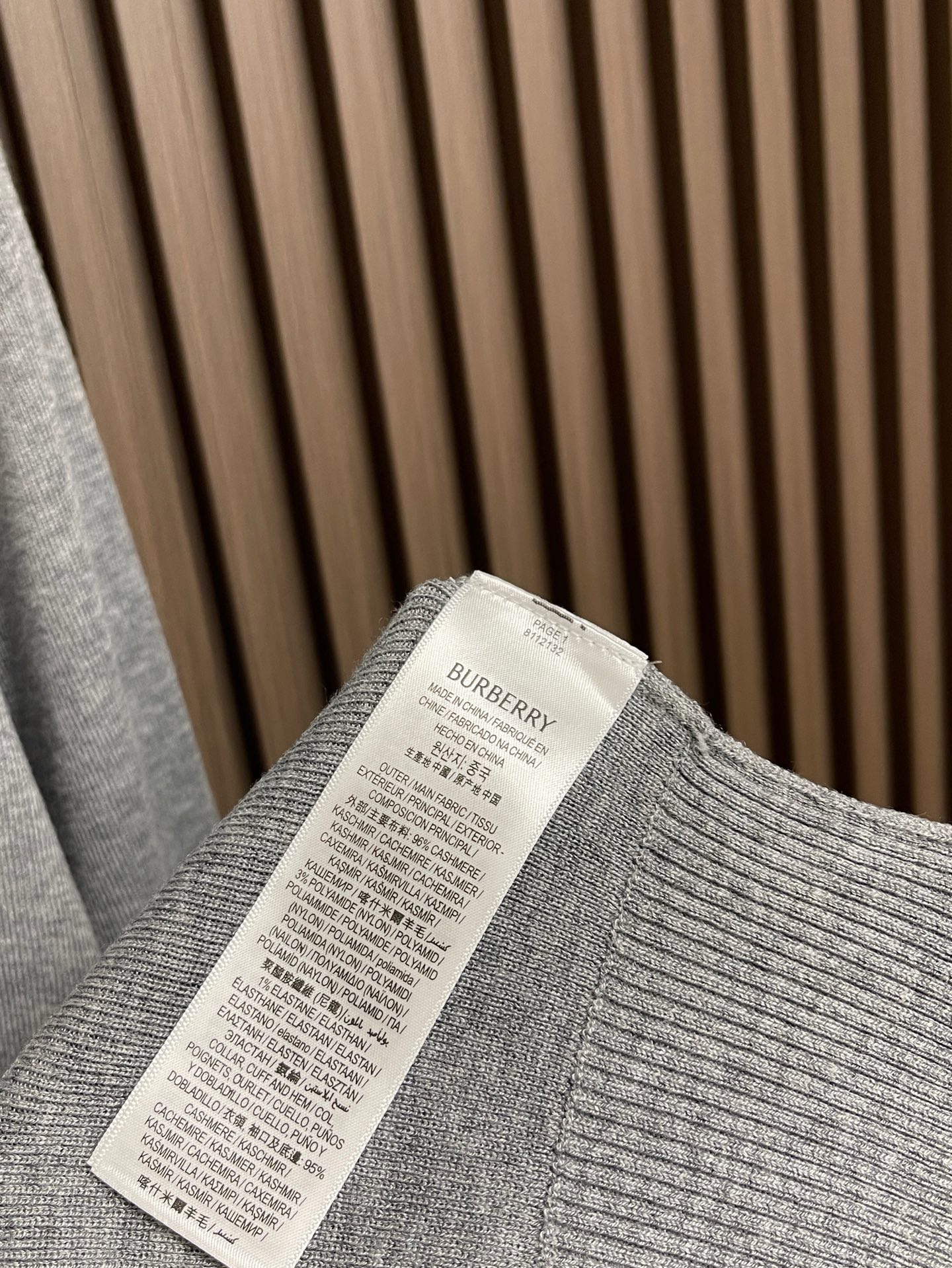 🛒🛒Burberry 长袖针织衫Polo，袖口、下摆与衣身采用一体织成工艺，无需拼接缝份，整体线条连贯流畅；减少多余接缝
