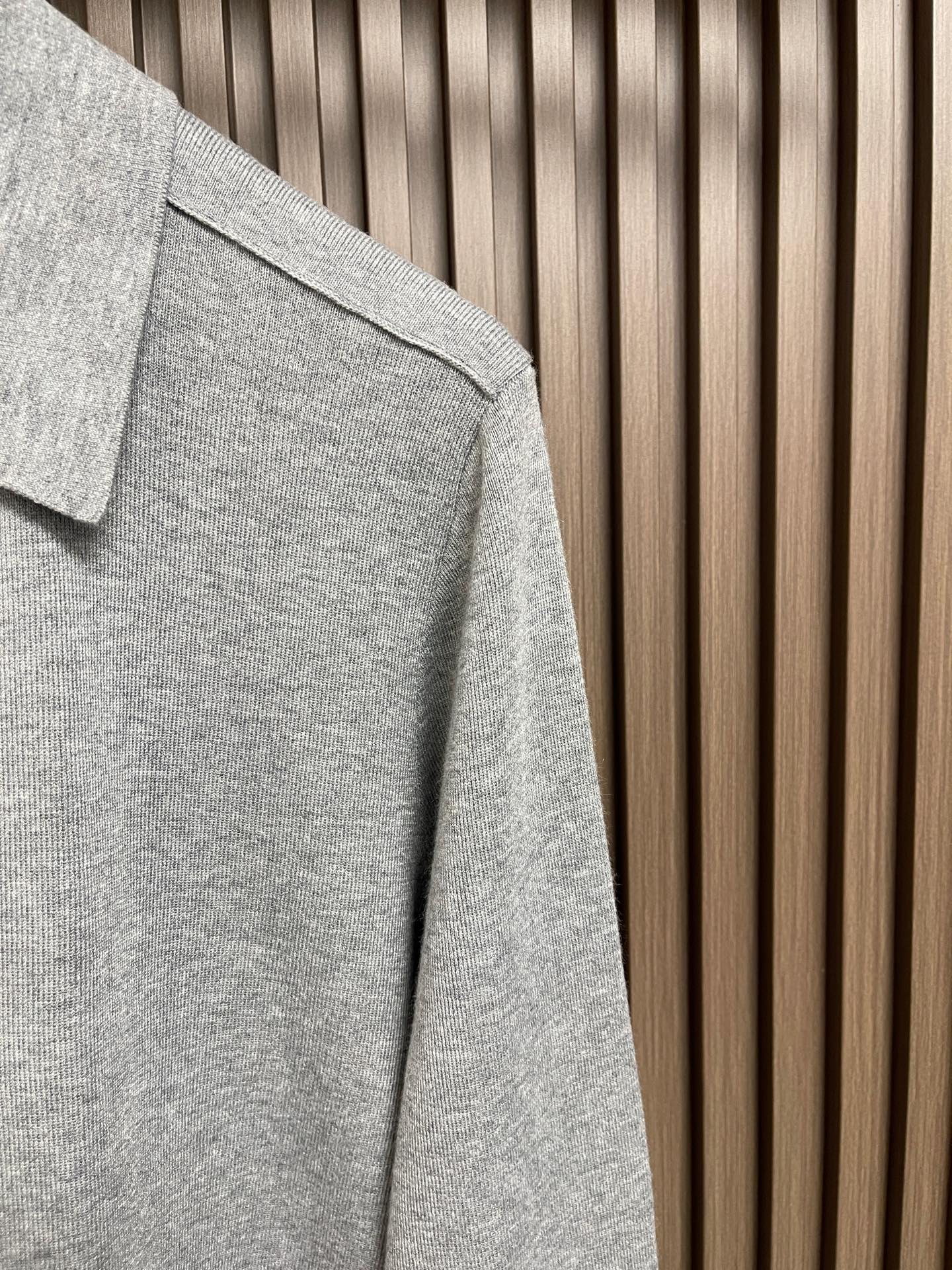 🛒🛒Burberry 长袖针织衫Polo，袖口、下摆与衣身采用一体织成工艺，无需拼接缝份，整体线条连贯流畅；减少多余接缝