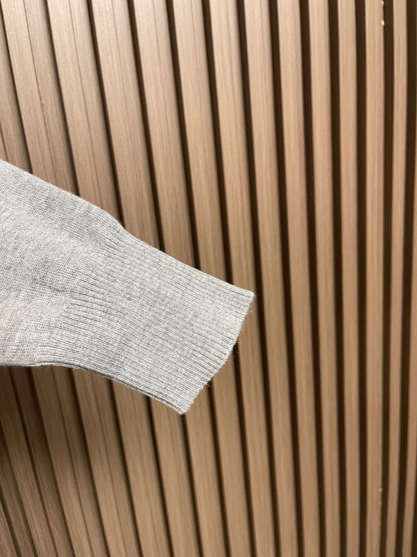 🛒🛒Burberry 长袖针织衫Polo，袖口、下摆与衣身采用一体织成工艺，无需拼接缝份，整体线条连贯流畅；减少多余接缝