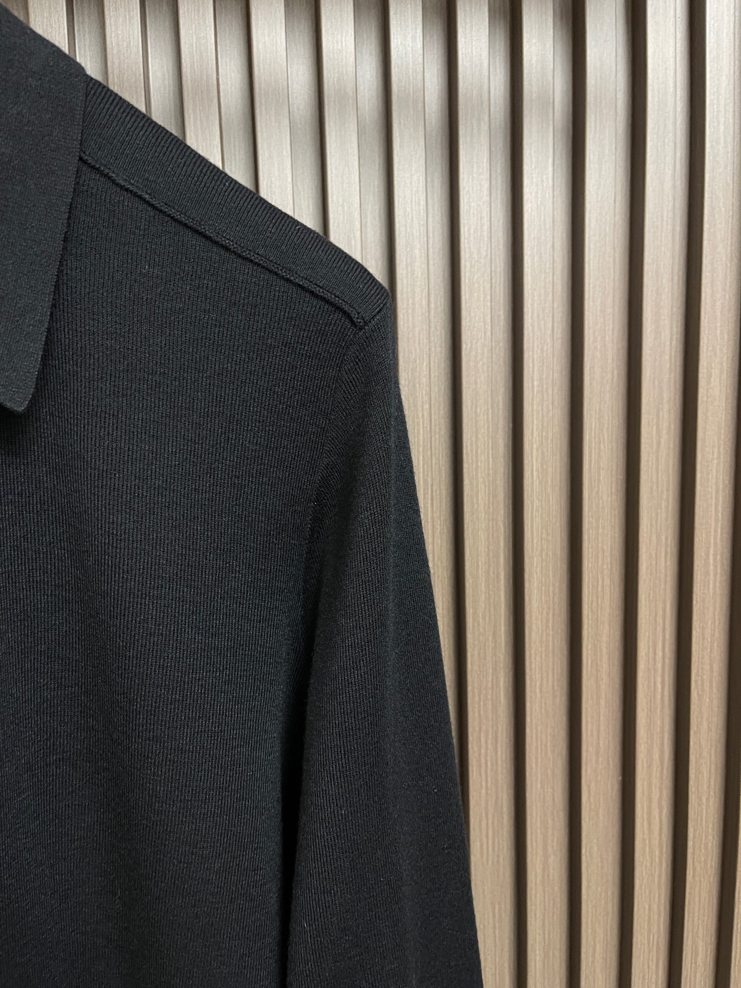 🛒🛒Burberry 长袖针织衫Polo，袖口、下摆与衣身采用一体织成工艺，无需拼接缝份，整体线条连贯流畅；减少多余接缝