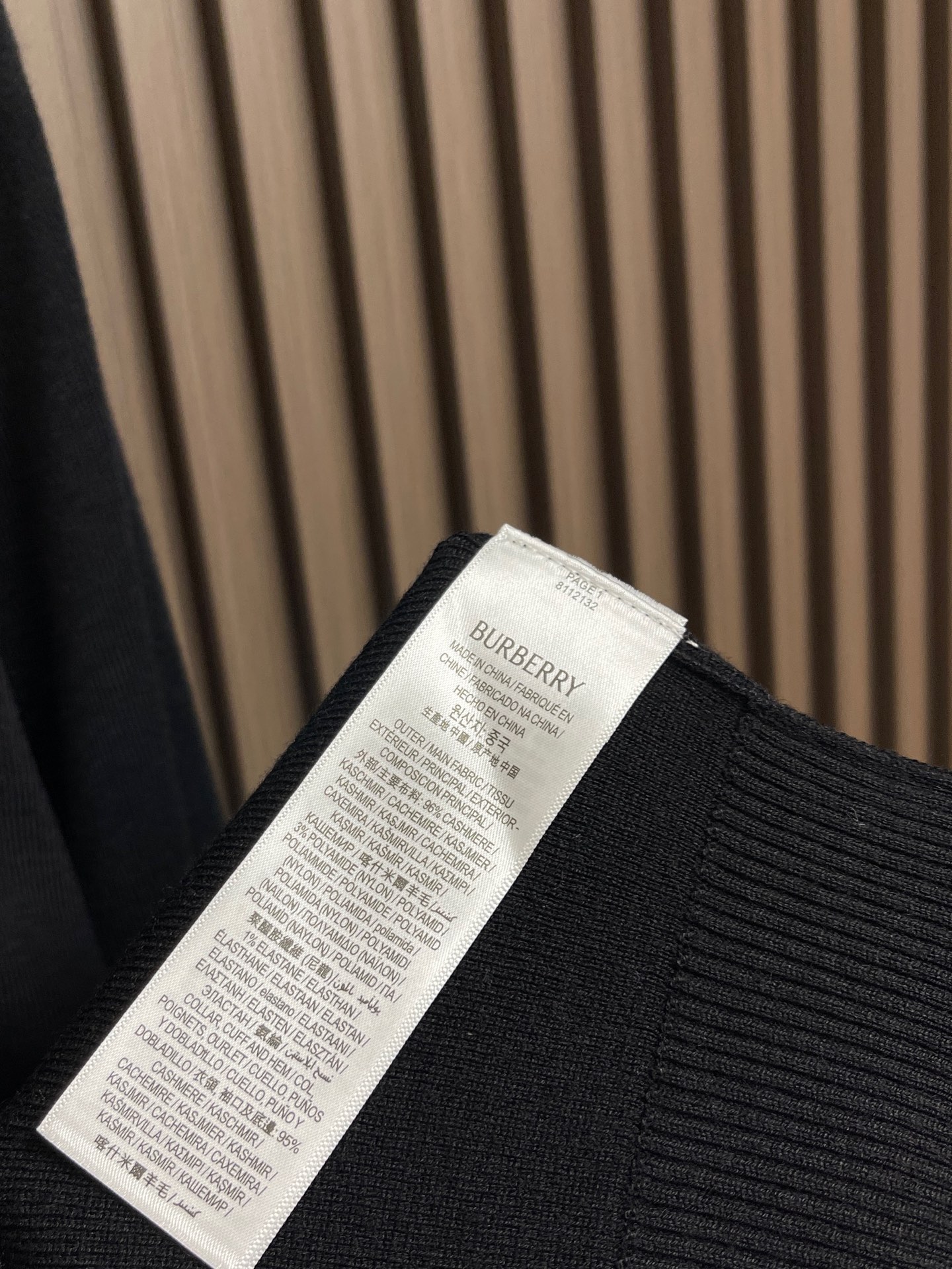 🛒🛒Burberry 长袖针织衫Polo，袖口、下摆与衣身采用一体织成工艺，无需拼接缝份，整体线条连贯流畅；减少多余接缝