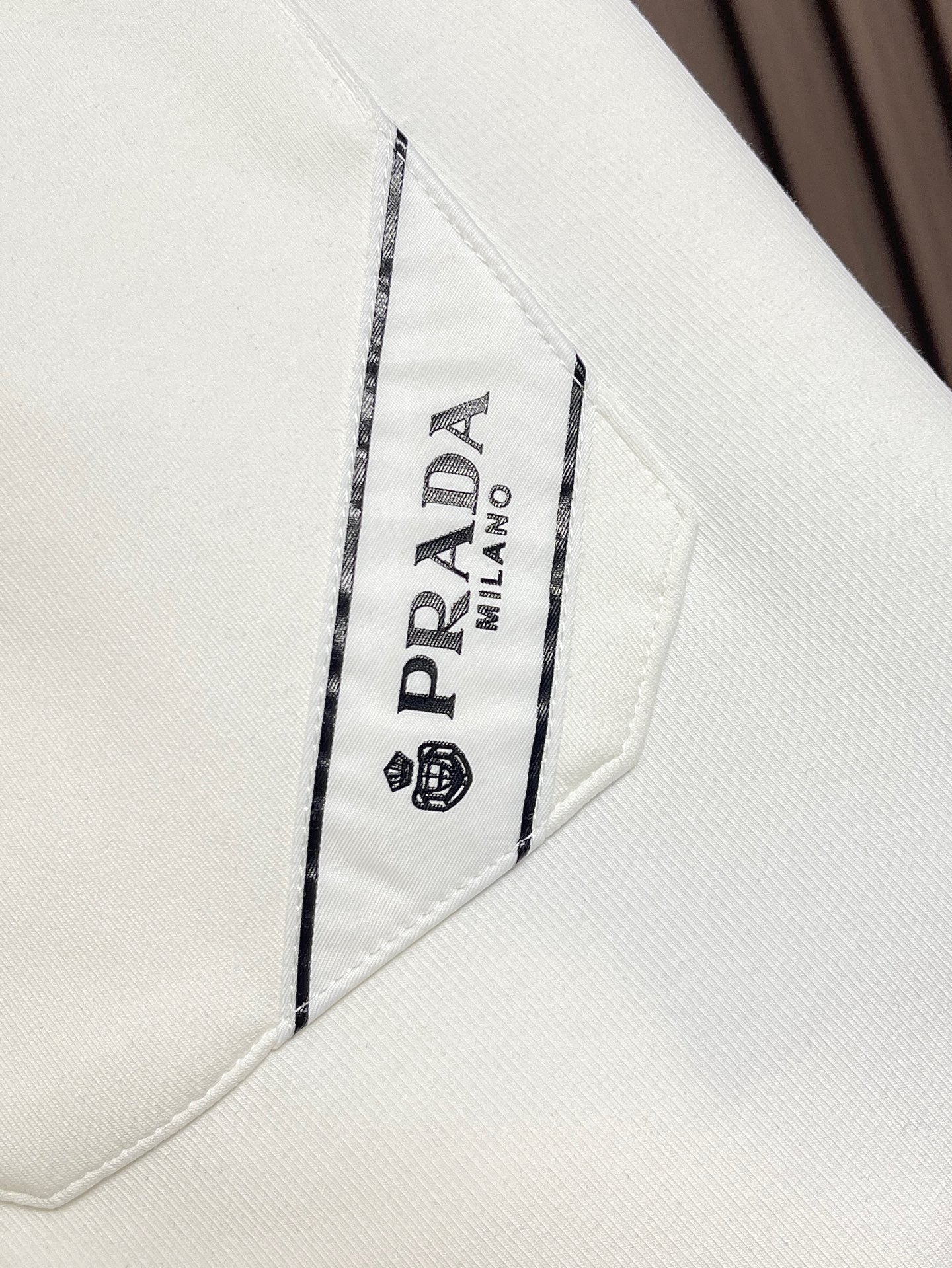 🛒🛒Prada 2026SS早秋新品直筒卫裤，面料无敌，型款设计都无可挑剔的百搭款卫裤，户外运动都美的简约休闲，五金辅料