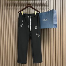 🛒🛒LV 2026ss新款棉质抽绳直筒卫裤,经典的徽标带饰点缀,穿着舒适百搭永不过时无论跑步居家上班都搭配!客供进口毛圈 🛒🛒LV 2026ss新款棉质抽绳直筒卫裤,经典的徽标带饰点缀,穿着舒适百搭永不过时无论跑步居家上班都搭配!客供进口毛圈
