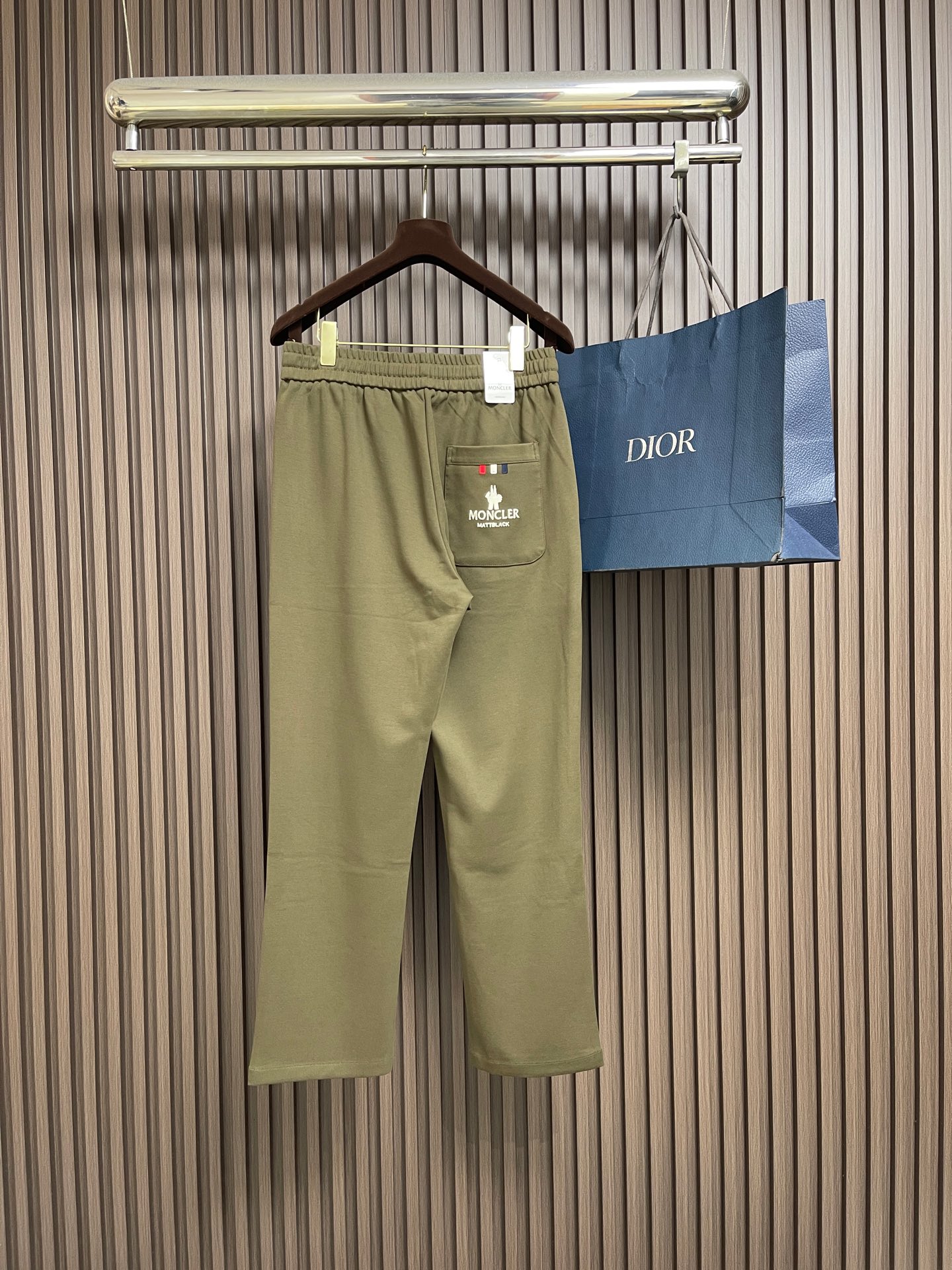 🛒🛒Moncler 2026ss新款直筒卫裤，保暖有型，客供针织纯棉混纺面料，手感软糯舒适，垂感好，搭配松紧腰直脚休闲裤