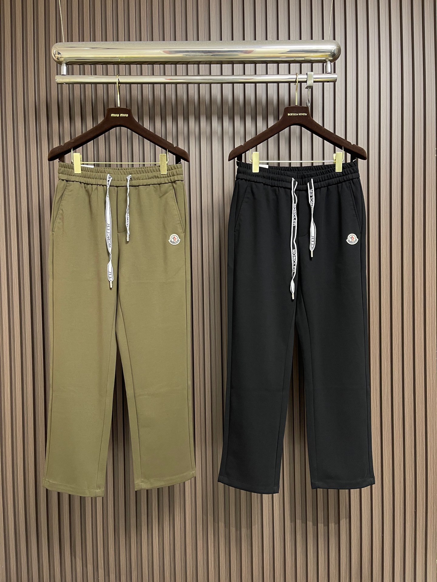 🛒🛒Moncler 2026ss新款直筒卫裤，保暖有型，客供针织纯棉混纺面料，手感软糯舒适，垂感好，搭配松紧腰直脚休闲裤