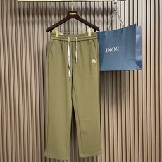 🛒🛒Moncler 2026ss新款直筒卫裤,保暖有型,客供针织纯棉混纺面料,手感软糯舒适,垂感好,搭配松紧腰直脚休闲裤 🛒🛒Moncler 2026ss新款直筒卫裤,保暖有型,客供针织纯棉混纺面料,手感软糯舒适,垂感好,搭配松紧腰直脚休闲裤