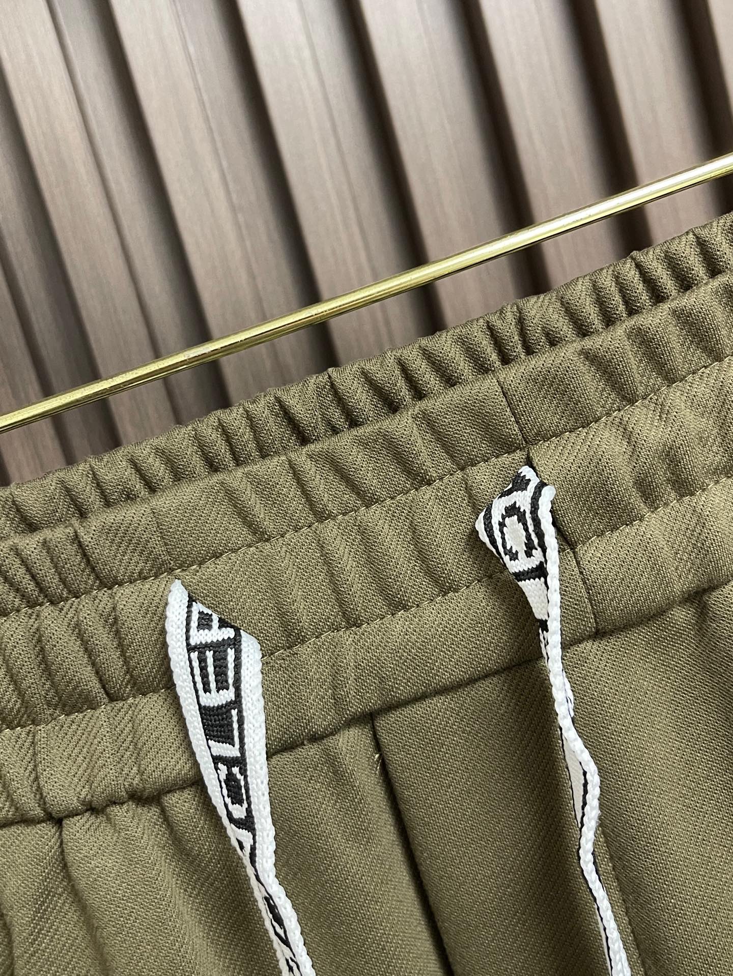 🛒🛒Moncler 2026ss新款直筒卫裤，保暖有型，客供针织纯棉混纺面料，手感软糯舒适，垂感好，搭配松紧腰直脚休闲裤