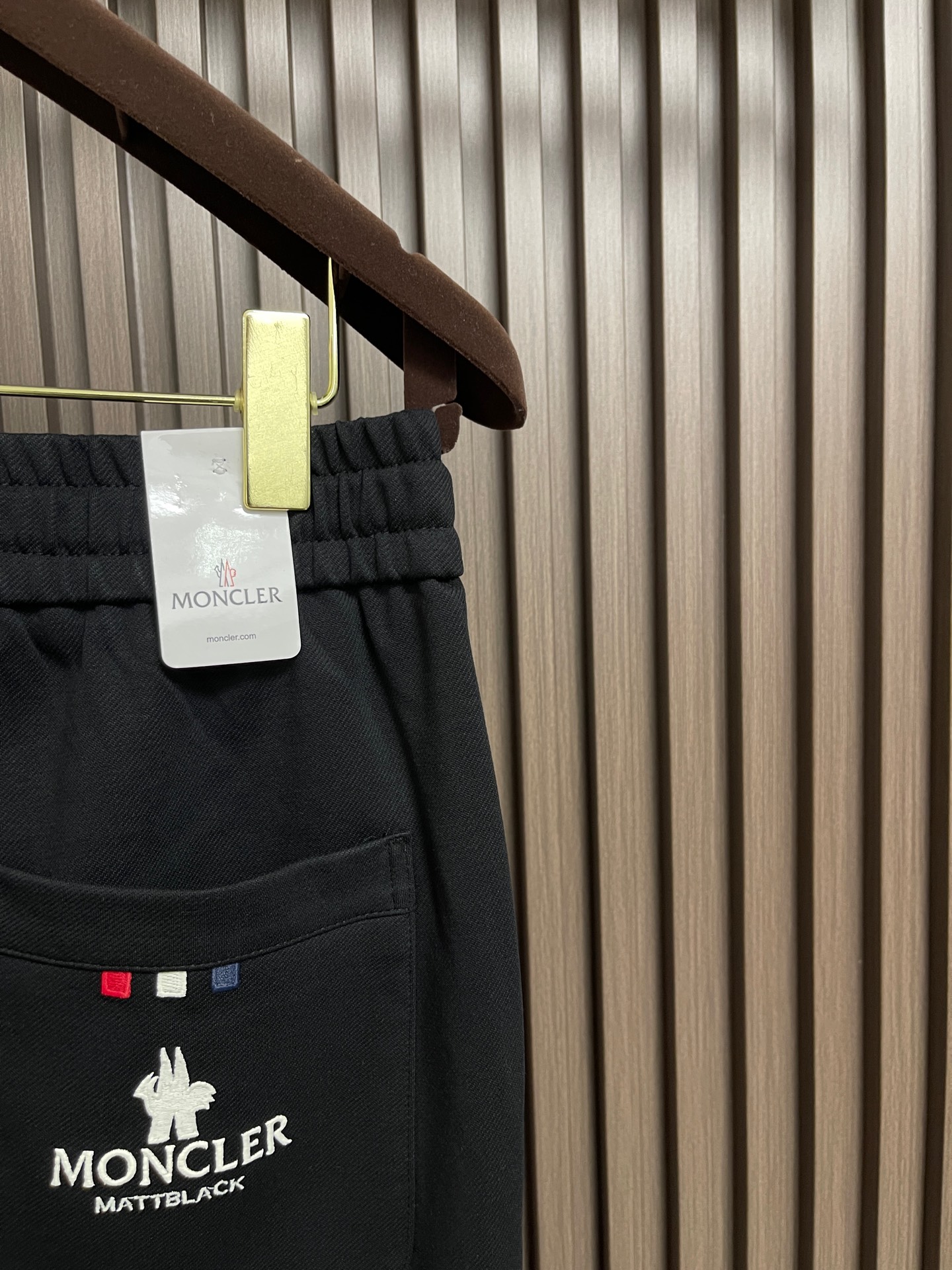 🛒🛒Moncler 2026ss新款直筒卫裤，保暖有型，客供针织纯棉混纺面料，手感软糯舒适，垂感好，搭配松紧腰直脚休闲裤