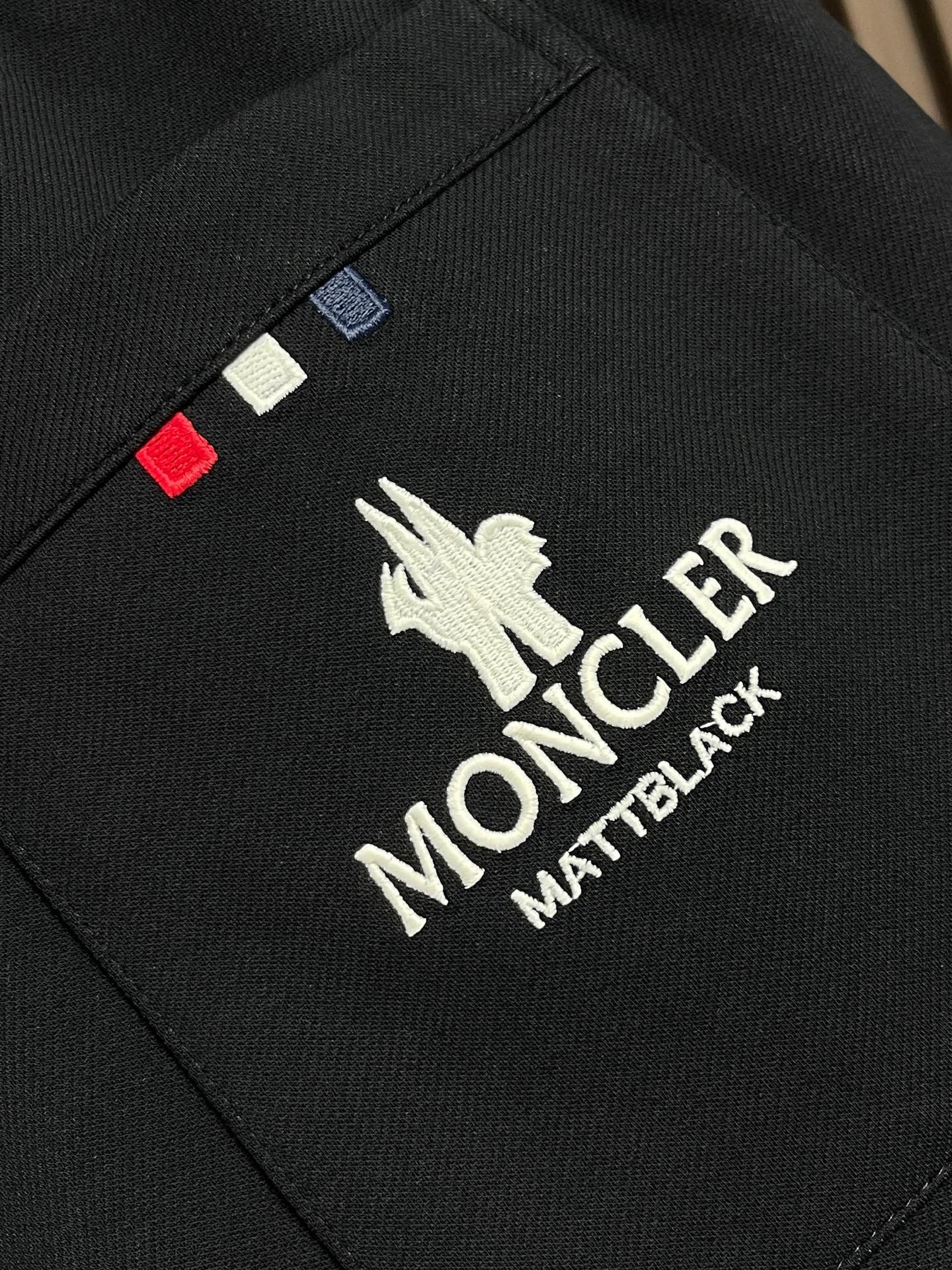 🛒🛒Moncler 2026ss新款直筒卫裤，保暖有型，客供针织纯棉混纺面料，手感软糯舒适，垂感好，搭配松紧腰直脚休闲裤