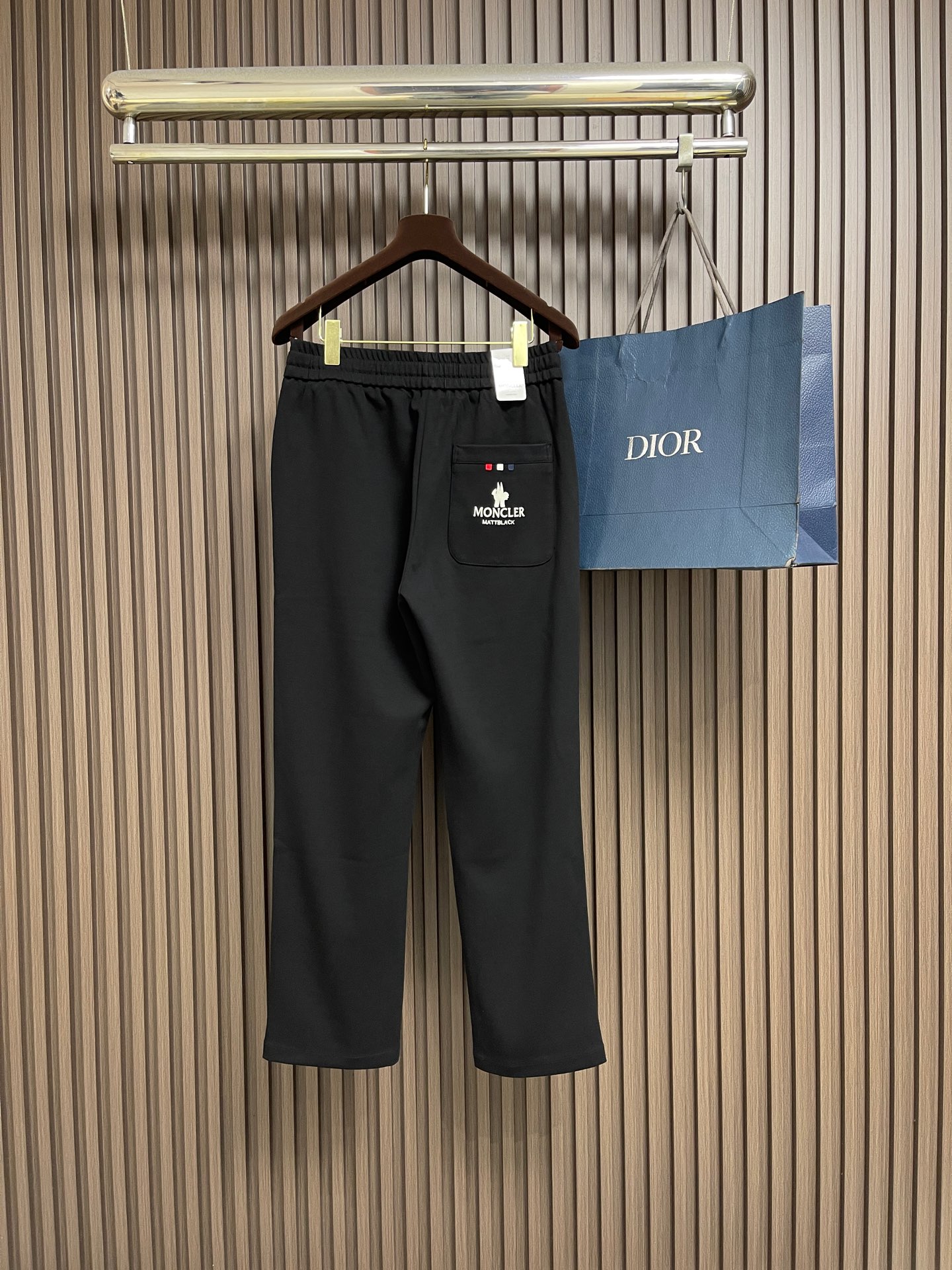 🛒🛒Moncler 2026ss新款直筒卫裤，保暖有型，客供针织纯棉混纺面料，手感软糯舒适，垂感好，搭配松紧腰直脚休闲裤