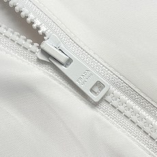 🛒🛒Prada 三角标连帽外套,定制御朔重织再生锦纶,流淌意式世家机能的内敛矜贵,一体式连帽衔接全开拉链门襟,帽口搭载品 🛒🛒Prada 三角标连帽外套,定制御朔重织再生锦纶,流淌意式世家机能的内敛矜贵,一体式连帽衔接全开拉链门襟,帽口搭载品