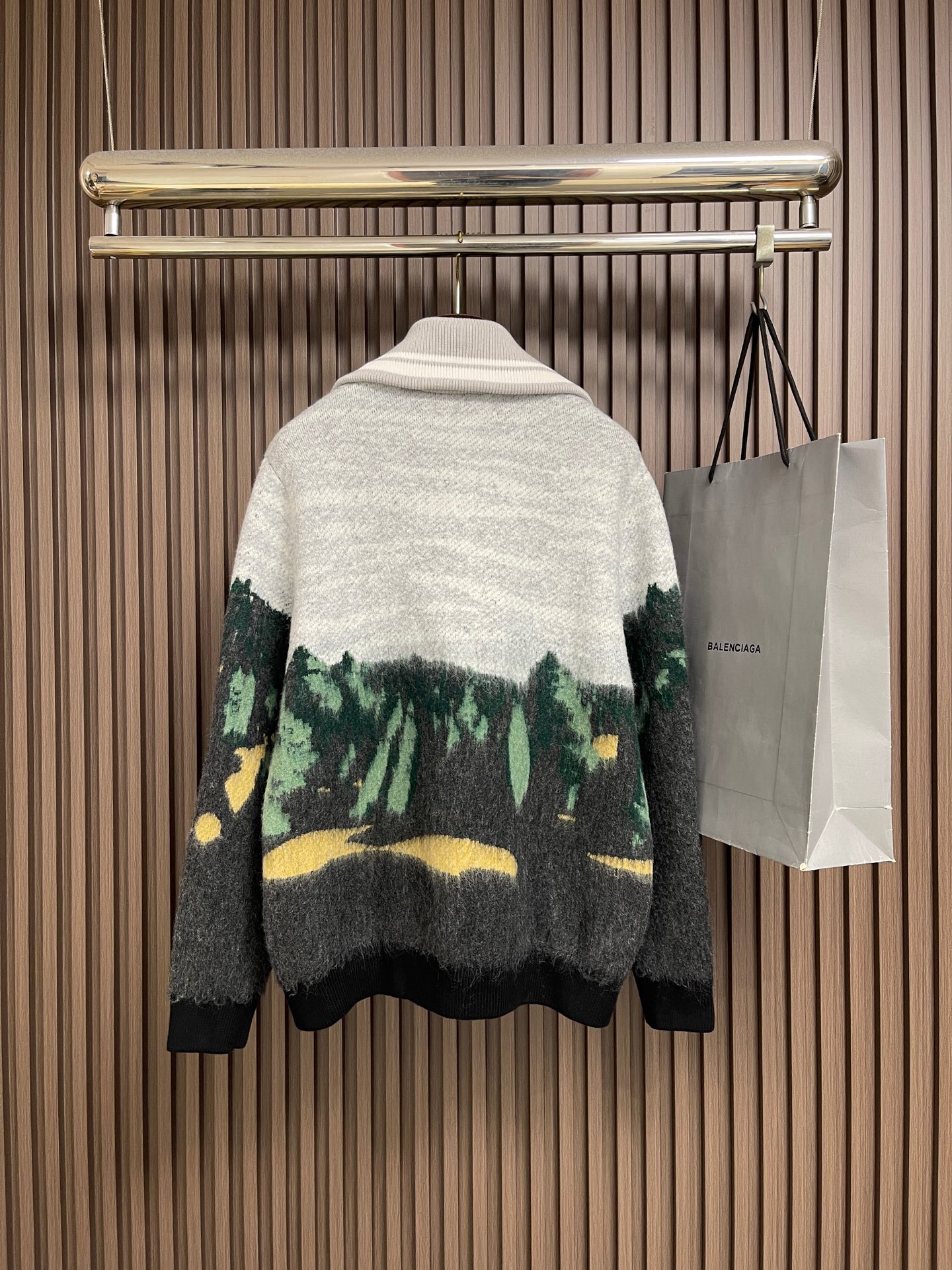 🛒🛒LV 2026ss森林风景提花拉链立领针织毛衣外套，采用定纺定染马海毛+羊毛混纺纱线，纱线比例、毛感蓬松度、克重完全